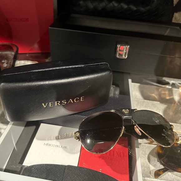 VERSACE AVIATOR SUNGLASSES - Picture 3 of 4